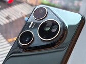 First review, lots of photos and first camera tests of the Huawei Pura 80 Ultra, including comparisons with the iPhone 16 Pro Max, Vivo X200 Ultra, and Oppo Find X8 Ultra. (Image source: Weibo)