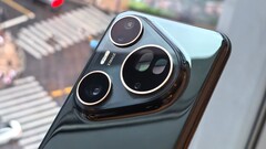 First review, lots of photos and first camera tests of the Huawei Pura 80 Ultra, including comparisons with the iPhone 16 Pro Max, Vivo X200 Ultra, and Oppo Find X8 Ultra. (Image source: Weibo)