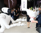 Flowers for Nvidia and a challenge to Tesla Optimus and BYD Xiao Di: LG's AI robot CLOiD welcomes guests in Seoul. LG and Nvidia plan to use 100,000 hours of AI training to target the household and factory robot markets.