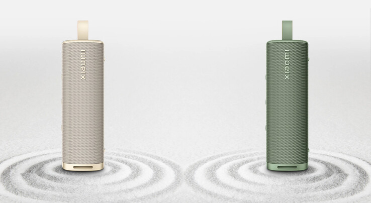 The new gold (left) and green (right) versions of the Xiaomi Sound Outdoor speaker. (Image source: Xiaomi)