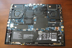 Internal components of the Acer Predator Helios Neo 16S AI. (Image source: Notebookcheck)