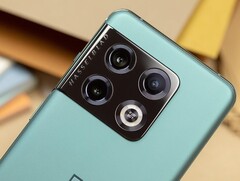 Bar its rear cameras, the OnePlus 10 Pro was identical to the OPPO Find X5 Pro. (Source: NextPit)