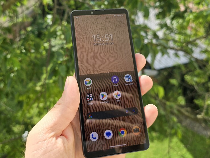 Testing the Sony Xperia 10 VI smartphone