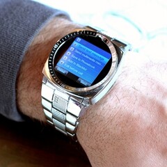 Epic Signature Edition smartwatch with Java OS and phone features