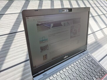Fujitsu LifeBook U7311 - Outdoor use