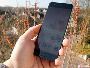 The P10 can be used in the sun