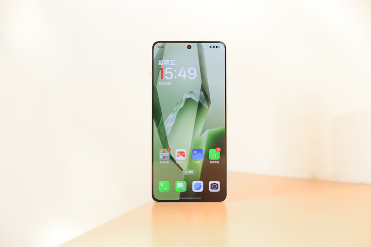 The flat display with slim bezels of OnePlus 13R (Image source: OnePlus 13R will feature a flat display with slim bezels (Image source: Louis Lee on Weibo)