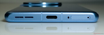 Bottom: Speaker grill, USB 2.0 Type-C, Microphone, SIM tray