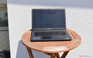 The Dell G3 17 3779 in direct sunlight