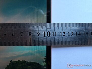 Side bezels are just 7 mm thick