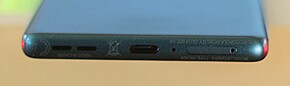Bottom: speaker, USB-C port, microphone, SIM slot