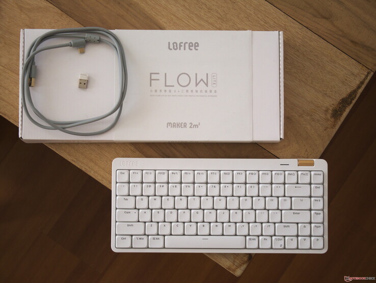 A minimalist unboxing experience for a minimalist keyboard. 