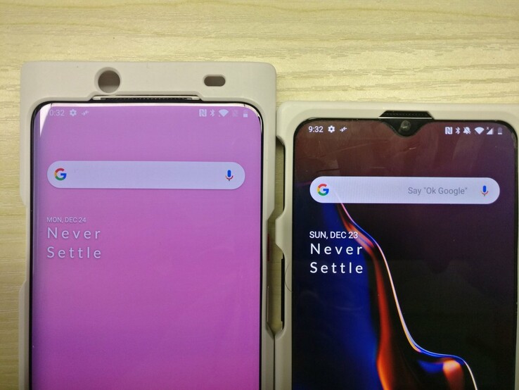 OnePlus 7 fullscreen display alongside a OnePlus 6T. (Source: @xiaovai77 on Twitter)