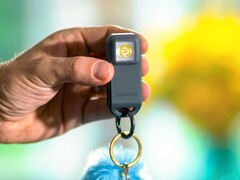 Pebblebee's new Halo tracker has a built-in siren and flashlight.