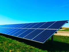 Breakthrough low-cost polymer PTQ15 pushes organic solar cells near 20 percent efficiency (Image source: Chelsea, Unsplash)