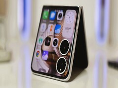 Xiaomi Mix Flip 2 test smartphone