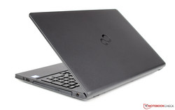 Fujitsu LifeBook A557 (Core i5, Full-HD) Laptop Review 
