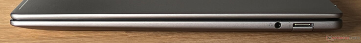 Right: 3.5 mm stereo, USB-A 3.2 Gen 2 (10 Gbit/s, HP Sleep and Charge)