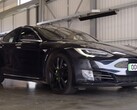 The Tesla Model S featured in AutoTrader's latest video has clocked 430,000 miles on its original battery and motors. (Source: AutoTrader UK via YouTube)