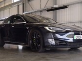 The Tesla Model S featured in AutoTrader's latest video has clocked 430,000 miles on its original battery and motors. (Source: AutoTrader UK via YouTube)