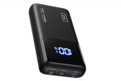 The INIU 25000 mAh power bank offers a total of three USB ports (Image source: INIU)