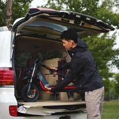 The Segway ZT3 Pro e-scooter features a 650 W motor and delivers a top speed of up to 24.9 mph (40 kph) (Image source: Segway)