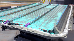 The Cybertruck&#039;s 4680 battery pack (image: Munro Live/YT)
