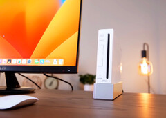 A functional Mac mini lies within the case of this Nintendo Wii. (Image source: Luke Miani)