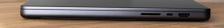 Right: SD card reader, USB-C 4.0 with Thunderbolt 5 (120 Gbit/s, DisplayPort ALT mode, Power Delivery), HDMI output