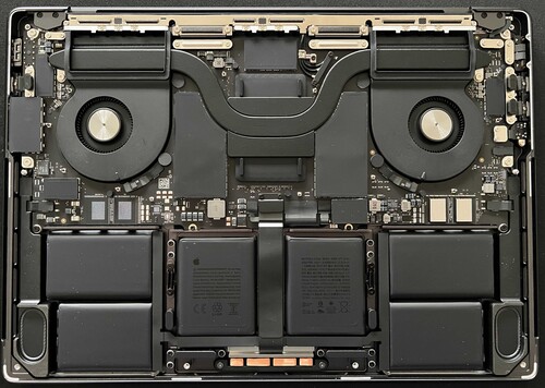 Aside from cleaning the fans, there's basically no reason to open the Apple MacBook Pro 14 M3 Pro (Image: Andreas Osthoff)
