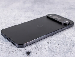 The Google Pixel 9 Pro XL is one of the better smartphones around (Image source: Daniel Schmidt / Notebookcheck)