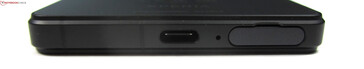 Bottom: USB-C 3.2 Gen.1, microphone, microSD/SIM slot