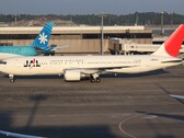Japan Airlines plane at Tokyo Airport. (Image source: aeroprints.com, CC BY-SA 3.0, via Wikimedia Commons)