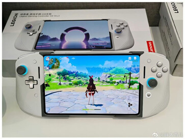 The G9 controller on the Y700 Infinite