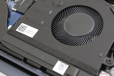 Cooling solution consists of a single ~55 mm fan and a short heat pipe over the CPU