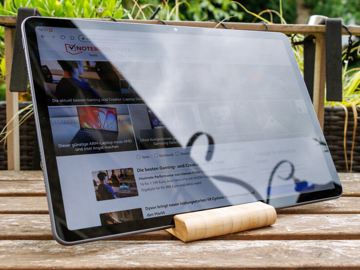 Huawei MatePad 11.5 (2025) with high-gloss screen