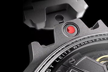 Easy-Change strap system mirrors Leica’s lens change mechanism (Image Source: Leica)
