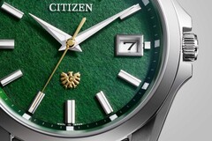 The deep green dial is made from traditional Japanese washi paper layered with multiple natural dyes.