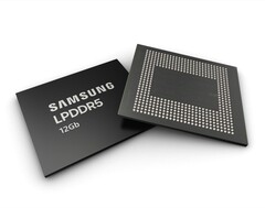 The new LPDDR5 chips are 1.3 times faster than the LPDDR4X modules and require 30% less power. (Source: Samsung)