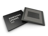 The new LPDDR5 chips are 1.3 times faster than the LPDDR4X modules and require 30% less power. (Source: Samsung)