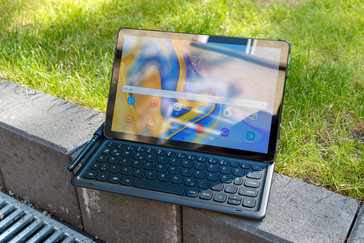 Using the Galaxy Tab S4 outdoors