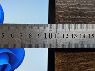 Narrow side bezels