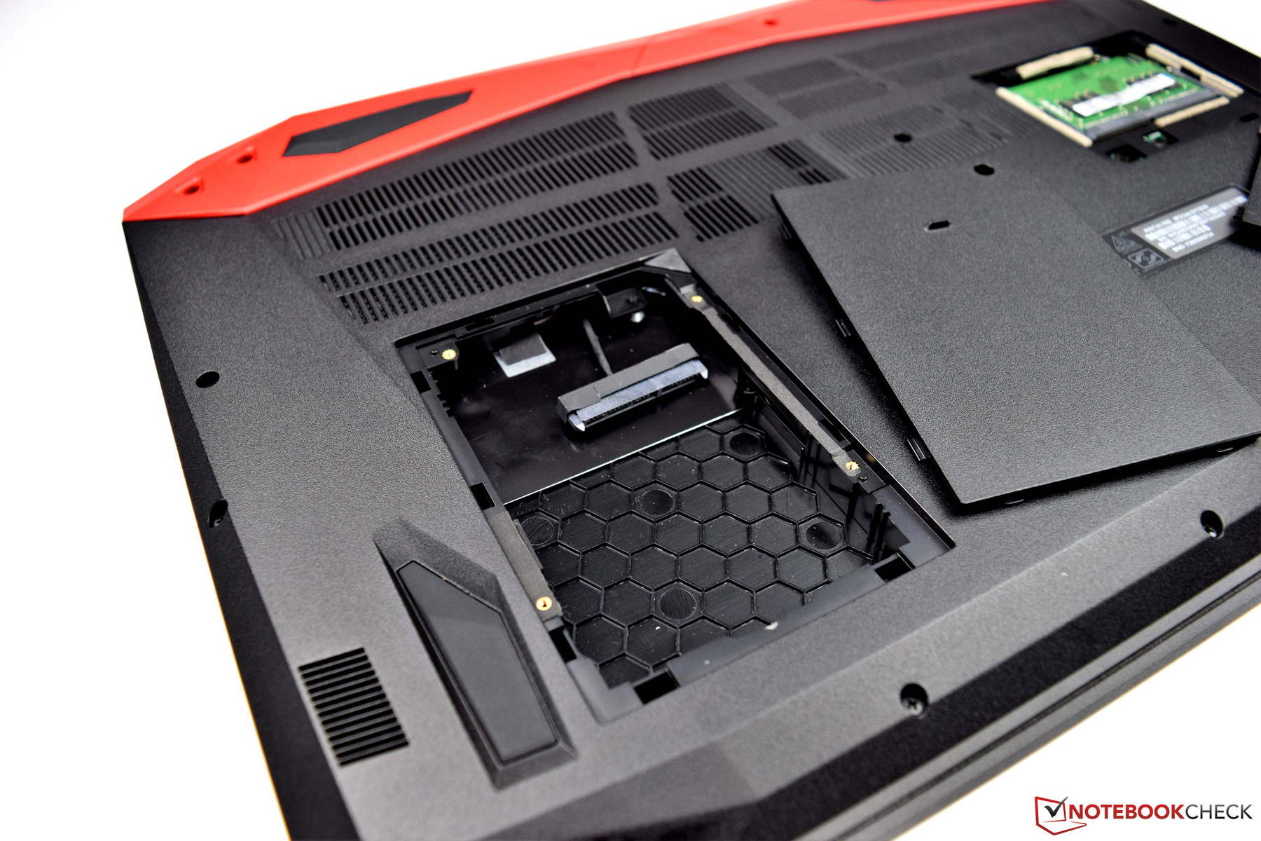 Acer Predator Helios 300 (7700HQ, GTX 1060, Full HD) Laptop Review