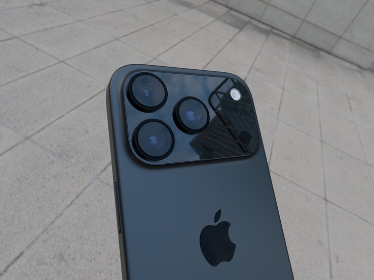 A next-gen iPhone(?). (Source: Digital Chat Station via Weibo)