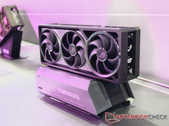 Besides the Thunderbolt 5 port, there are three 10 Gbps USB-C ports. Pictured: the eGPU. (Image source: Notebookcheck)