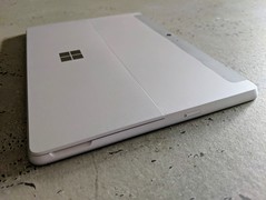 The Surface Go is made out of a very resilient yet light-weight magnesium alloy. (Source: Notebookcheck)