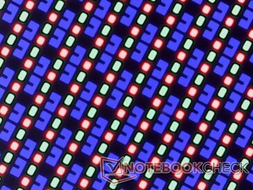 Crisp OLED subpixels with almost no graininess issues due to the glossy overlay