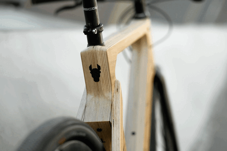 The Esel eUrban bike features Esel Hollow Tec wood frame