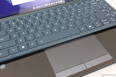 The two touchscreens may be versatile, but the keyboard and virtual clickpad can be clunky to use (Image source: Notebookcheck)
