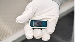 The ExpertBook Ultra requires AC adapter power for its full performance potential (Image source: Futurecdn.net)